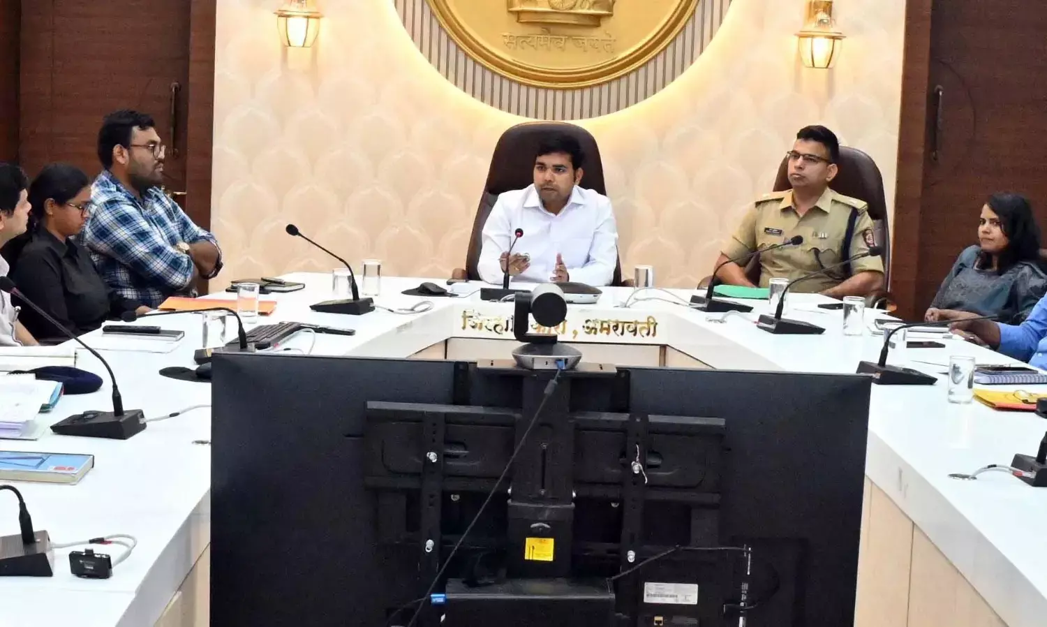 मेलघाट की सड़कें चौड़ी करें, बसों की फेरियां बढ़ाएं : जिलाधिकारी