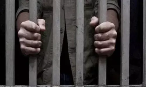 9 साल तक लोगों के साथ रहा जेल से भागा कैदी, देता रहा था टैक्स, पुलिस पकड़ने में असफल 9 साल तक लोगों के साथ रहा जेल से भागा कैदी, देता रहा था टैक्स, पुलिस पकड़ने में असफल
