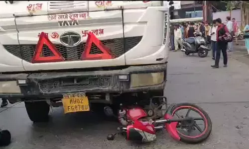 हिट एंड रन - गोरेगांव में स्कूल जा रही छात्रा को डंपर ने उड़ाया, मौके पर ही मौत