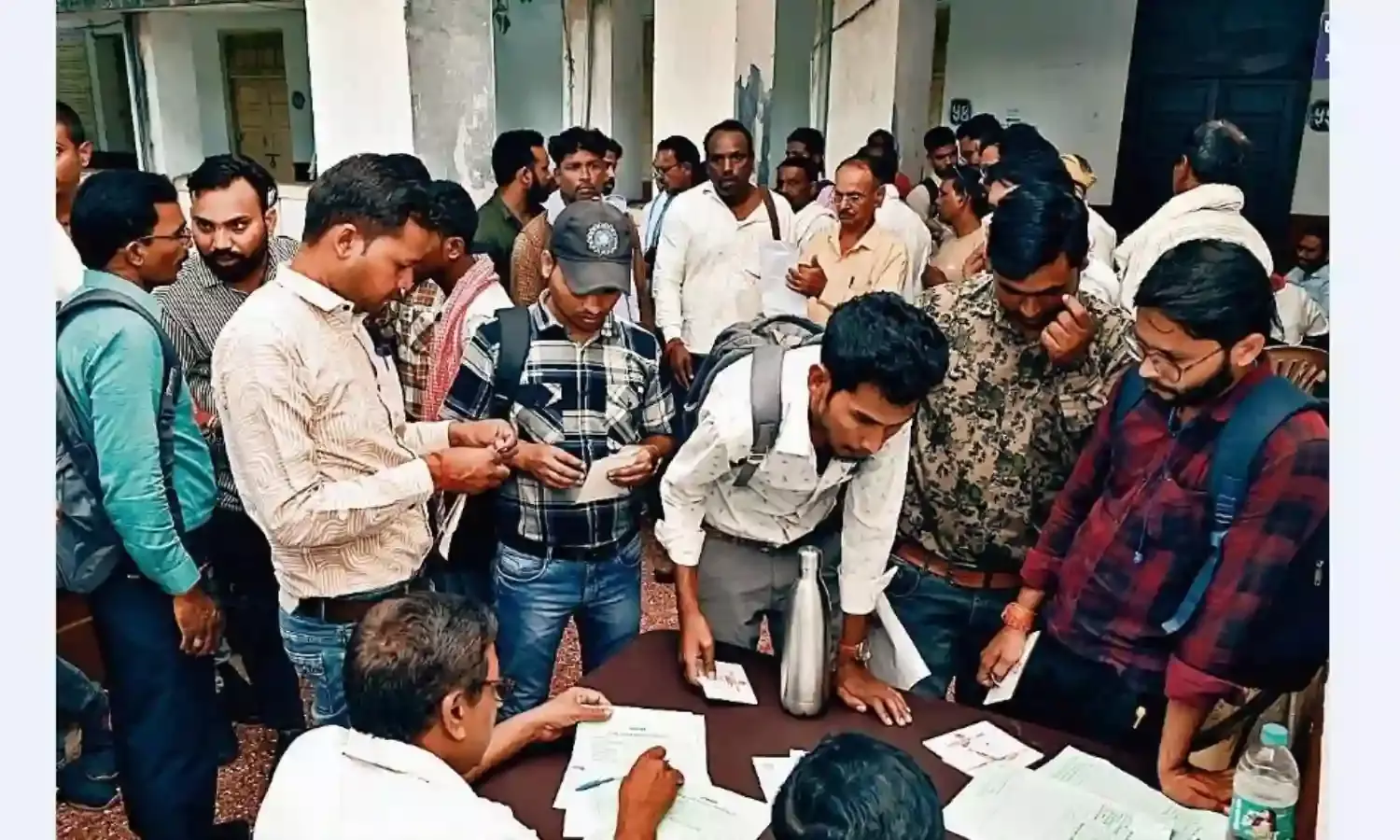 डेयरियों की गंदगी के कारण साँस लेना मुश्किल
