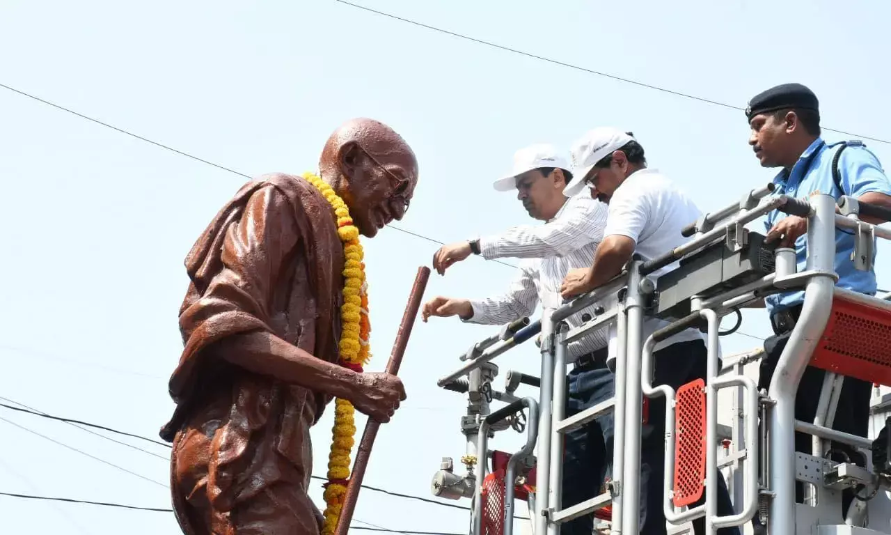 शहर के स्मारक और परिसर की सफाई, गांधी और शास्त्री की जयंति पर मनपा का आयोजन