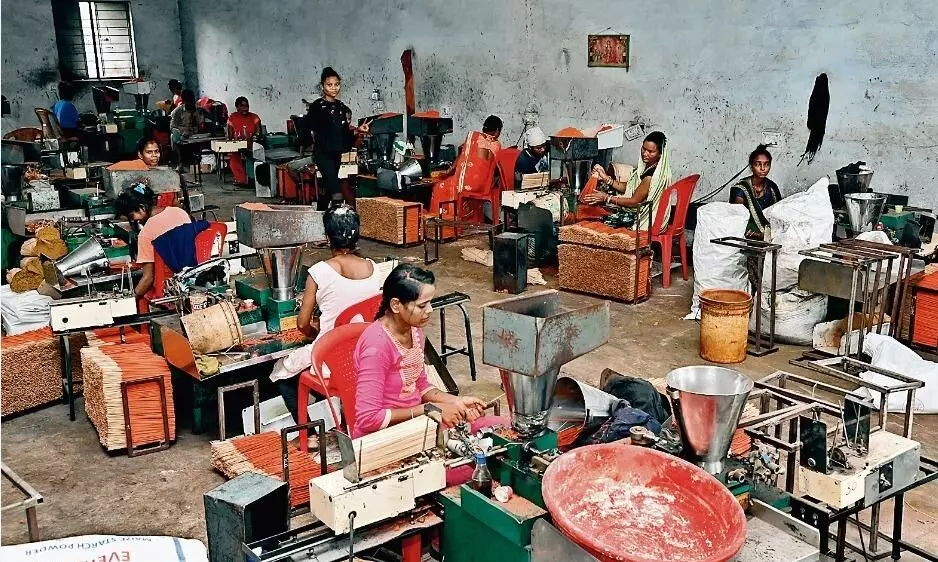 चुनौतियों से लड़कर पूरे हिंदुस्तान में फैली खुशबू चुनौतियों से लड़कर पूरे हिंदुस्तान में फैली खुशबू
