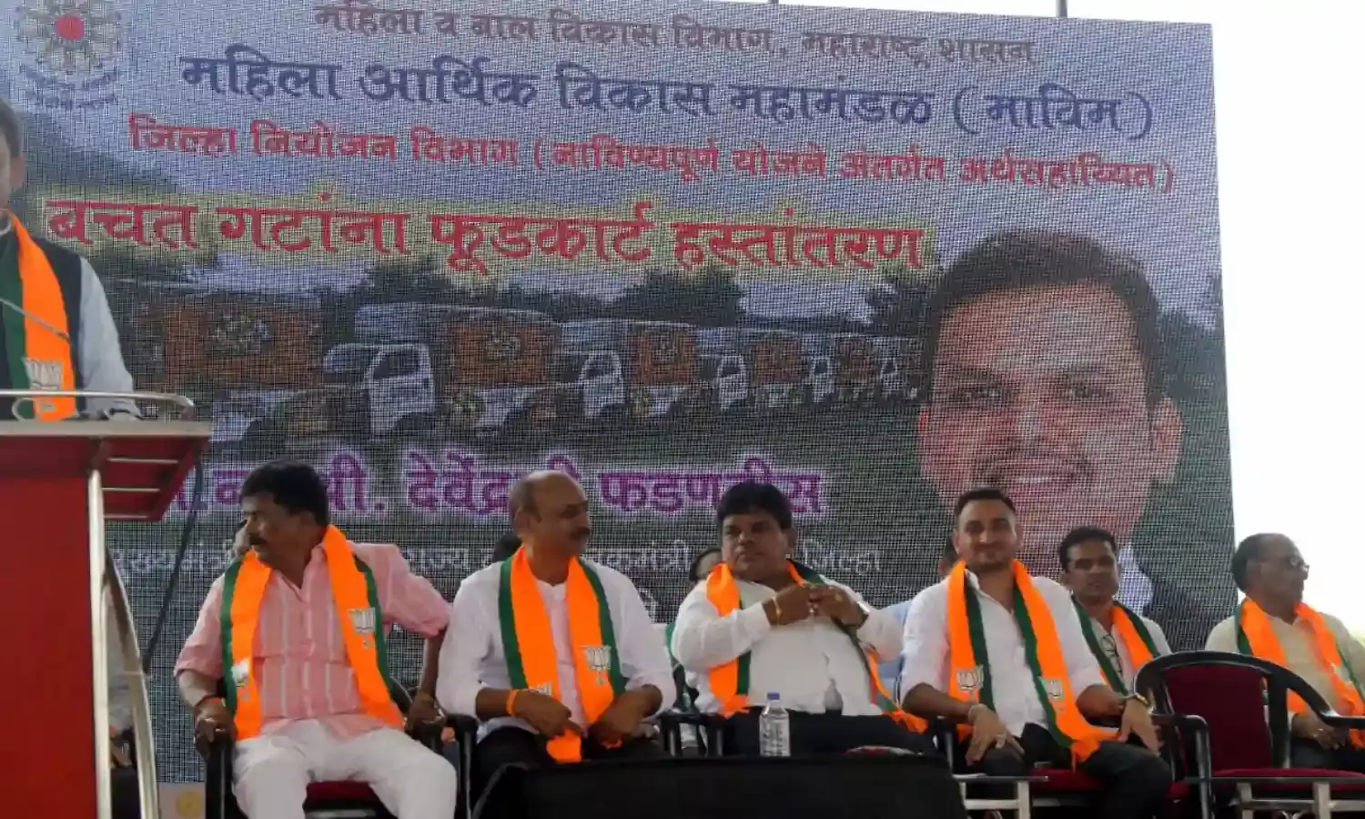 निर्माण श्रमिकों को दिया जा रहा स्वास्थ्य, शिक्षा व आवास का लाभ : फडणवीस