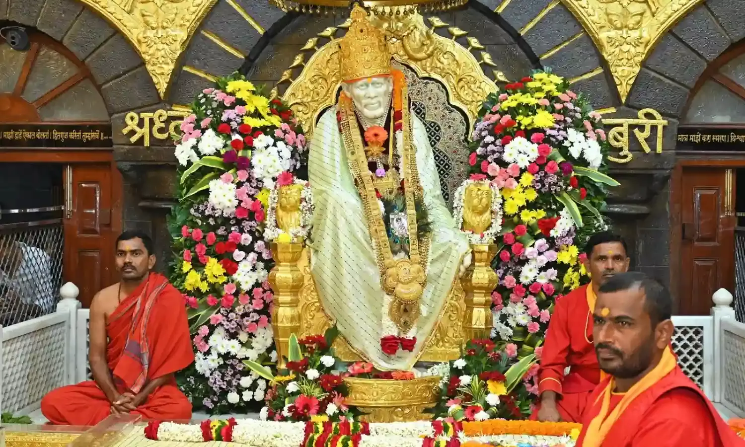वाराणसी के मंदिरों से साई मूर्ति हटाने के मामले में साई संस्थान आक्रामक