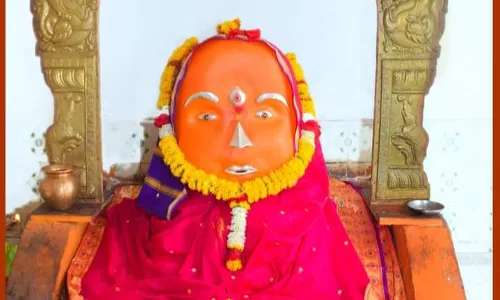 भक्तों की मनोकामना पूरी करती है मनुर की रेणुका माता भक्तों की मनोकामना पूरी करती है मनुर की रेणुका माता