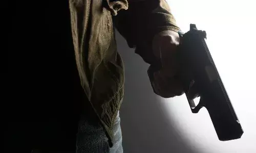 बदमाशों ने घर में घुसकर सरकारी टीचर को पत्नी और समेत बच्चों को मारी गोली, 4 की मौत, जांच में जुटी पुलिस