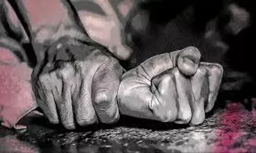 कॉलेज छात्रा के साथ तीन लोगों ने किया गैंग रेप, अज्ञात लोगों के खिलाफ मामला दर्ज