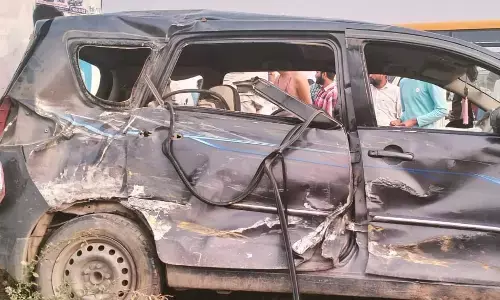 बस ने मारी कार को टक्कर, राजस्थान के 7 यात्री घायल