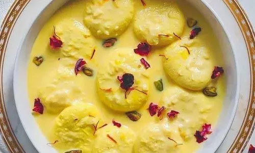 माता रानी को भोग लगाने के लिए बनाना चाहती हैं कुछ स्वादिष्ट और जरा हटके, तो एक बार ट्राई करें रसमलाई की इस आसान सी रेसिपी को, माता हो जाएंगी प्रसन्न माता रानी को भोग लगाने के लिए बनाना चाहती हैं कुछ स्वादिष्ट और जरा हटके, तो एक बार ट्राई करें रसमलाई की इस आसान सी रेसिपी को, माता हो जाएंगी प्रसन्न