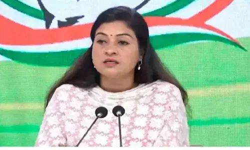 कांग्रेस ने मोदी सरकार पर लगाया महिला आरक्षण में रोड़ा अटकाने का आरोप कांग्रेस ने मोदी सरकार पर लगाया महिला आरक्षण में रोड़ा अटकाने का आरोप