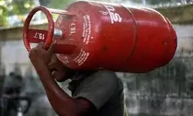 गैस कनेक्शन अपने नाम कराने के बाद लाडली बहनों को मिलेंगे तीन मुफ्त सिलेंडर