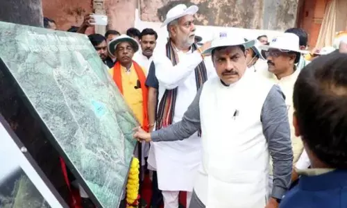 मुख्यमंत्री ने सिंगौरगढ़ किले के हाथी दरवाजा का भ्रमण कर प्रदर्शनी का किया उद्घाटन, बोले - रानी दुर्गावती जयंती अद्वितीय मनी