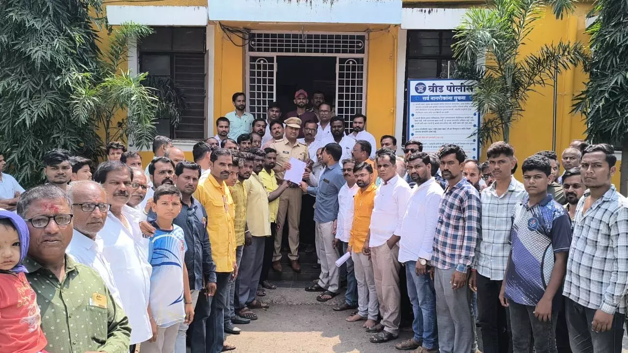 साढ़े पाच वर्षीय बच्ची के साथ दुष्कर्म करनेवाला शिक्षक गिरफ्तार, 4 दिन की पुलिस कस्टडी साढ़े पाच वर्षीय बच्ची के साथ दुष्कर्म करनेवाला शिक्षक गिरफ्तार, 4 दिन की पुलिस कस्टडी