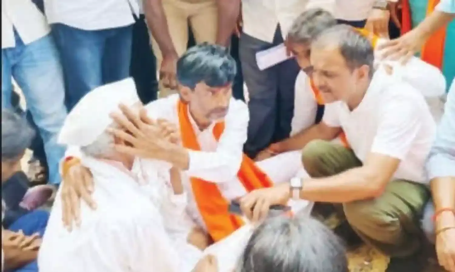 मराठा आरक्षण को लेकर युवक ने लगाई फांसी, जरांगे की अपील - मिलेगा आरक्षण पर ऐसा न करें