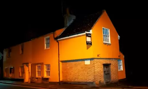 एक घर जो बन गया चुड़ैलों का कैदखाना, किसी को भी रहने नहीं देती थीं यहां कि आत्माएं, जानें अब किस कीमत में बिक रहा है घर