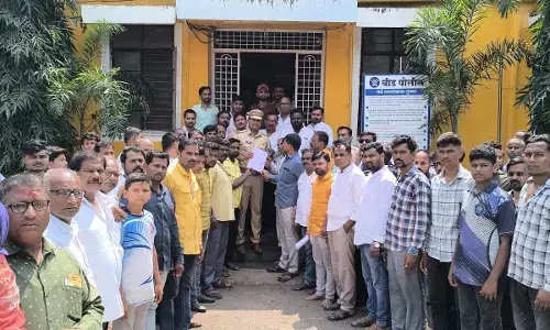 साढ़े पाच वर्षीय बच्ची के साथ दुष्कर्म करनेवाला शिक्षक गिरफ्तार, 4 दिन की पुलिस कस्टडी साढ़े पाच वर्षीय बच्ची के साथ दुष्कर्म करनेवाला शिक्षक गिरफ्तार, 4 दिन की पुलिस कस्टडी