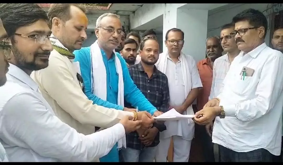 सामूहिक अवकाश पर रहे पवई के अतिथि शिक्षक, लाठी चार्ज का किया विरोध सामूहिक अवकाश पर रहे पवई के अतिथि शिक्षक, लाठी चार्ज का किया विरोध