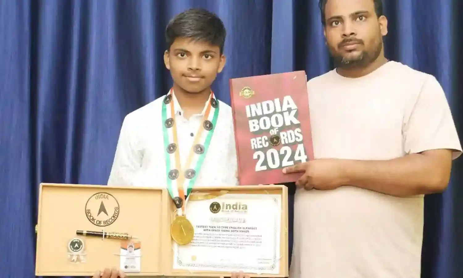 पन्ना के समक्ष ने इंडिया बुक ऑफ रिकार्ड में दर्ज कराया अपना नाम, ४ सेकेण्ड में अंग्रेजी के ए से जेड अल्फाबेट विथ स्पेस किये टाईप
