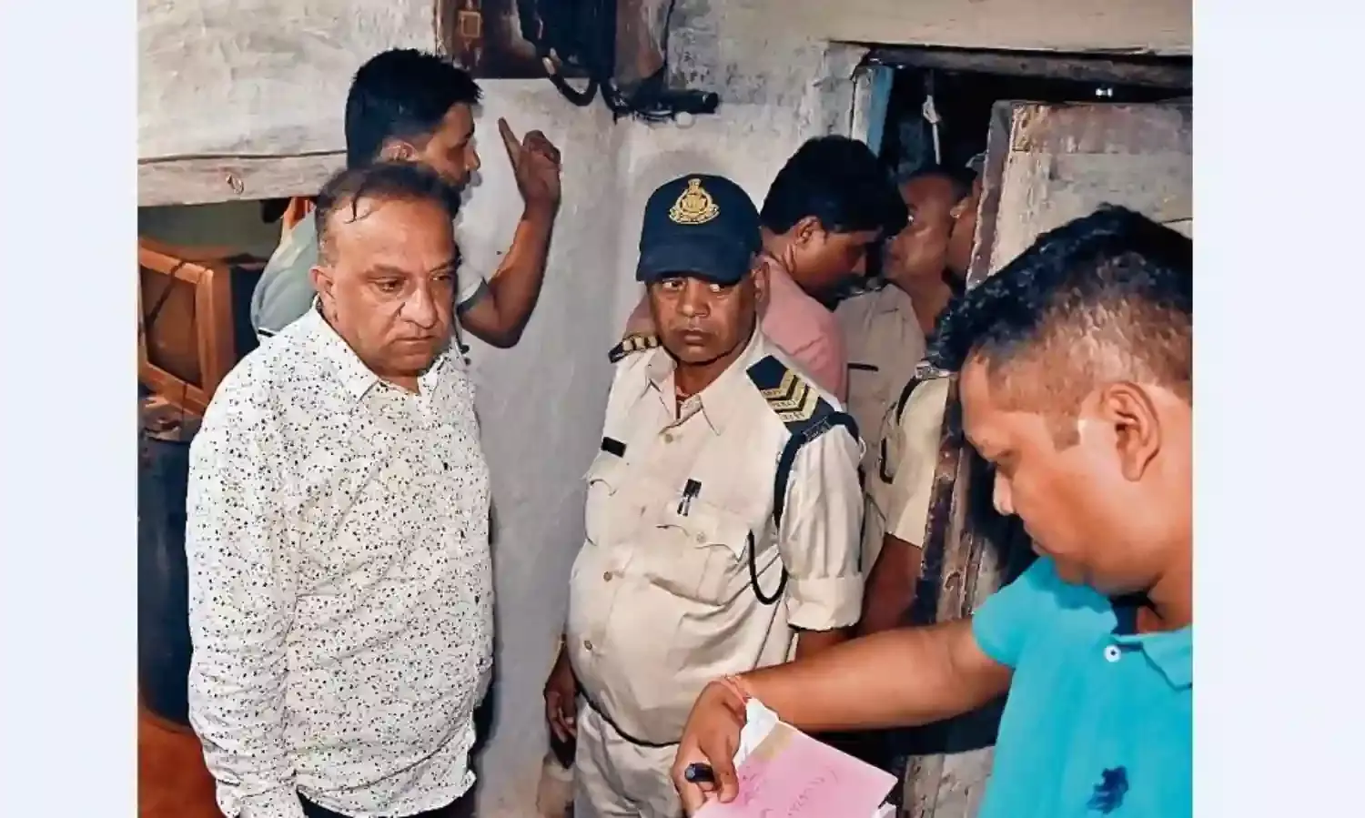 स्मार्ट मीटर में लगाता था शंट, इलेक्ट्रीशियन के घर पर दी दबिश