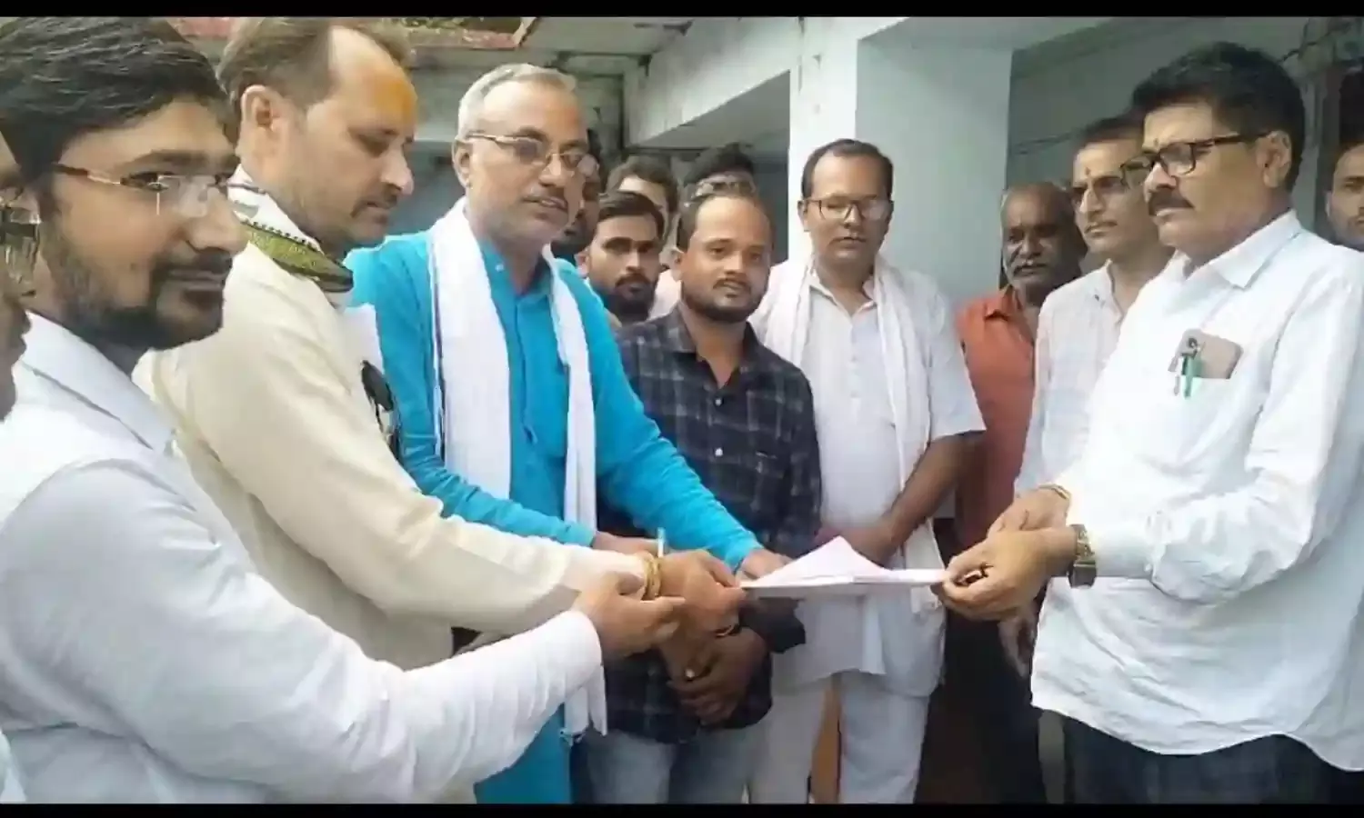 सामूहिक अवकाश पर रहे पवई के अतिथि शिक्षक, लाठी चार्ज का किया विरोध