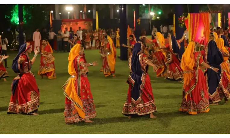 भास्कर गरबा का आगाज - सबसे बड़े आयोजन में डांडिया की खनक के साथ मां की आराधना