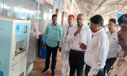 जोरों पर है परली वैद्यनाथ रेलवे स्टेशन के रेनोवेशन का काम, अधिकारी ने लिया जायजा