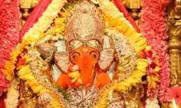 सिद्धिविनायक में दान-दर्शन को पारदर्शी बनाने लगी क्यूबस्टर पीओएस मशीन