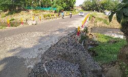 Shahdol News: मुडऩा पुल मरम्मत में ताक पर सुरक्षा, बनी हादसे की आशंका