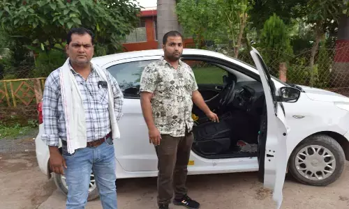 कार का शीशा तोडक़र पार कर दिए डेढ़ लाख