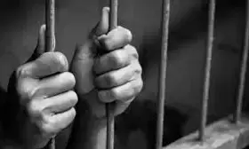 प्रेम संबंध के संदेह मेंं कर दी पिटाई , आहत होकर नाबालिग ने लगाई फांसी