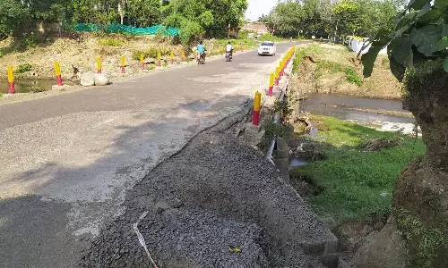 मुडऩा पुल मरम्मत में ताक पर सुरक्षा, बनी हादसे की आशंका