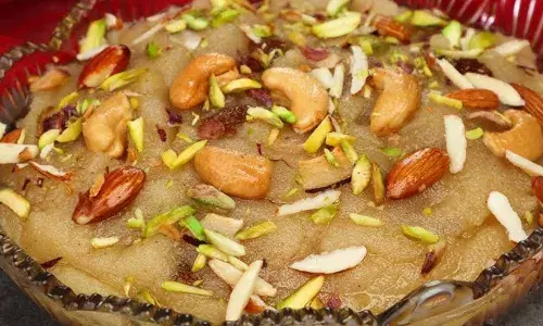 इस नवरात्रि घर पर रख रहे हैं कन्या भोज, तो इस आसान से सूजी के हलवे को करें ट्राई, दुर्गा माता के साथ-साथ कन्याएं भी हो जाएंगी खुश इस नवरात्रि घर पर रख रहे हैं कन्या भोज, तो इस आसान से सूजी के हलवे को करें ट्राई, दुर्गा माता के साथ-साथ कन्याएं भी हो जाएंगी खुश