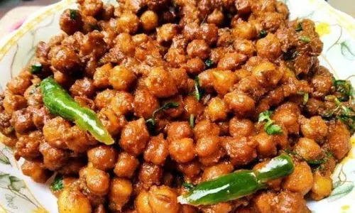 इस नवरात्रि करने वाले है कन्या भोज, तो हलवे के साथ बनाएं ये मसाला चना, खाकर कन्याओं के साथ मां दुर्गा भी होंगी प्रसन्न इस नवरात्रि करने वाले है कन्या भोज, तो हलवे के साथ बनाएं ये मसाला चना, खाकर कन्याओं के साथ मां दुर्गा भी होंगी प्रसन्न