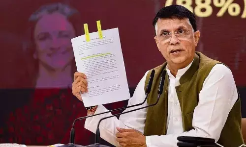 कांग्रेस नेता पवन खेड़ा ने चुनाव आयोग के अधिकारियों से की मुलाकात, कह दी बड़ी बात