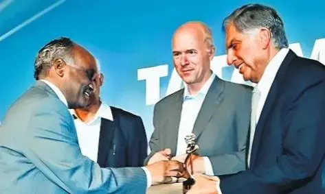 बड़ा कोई भी बन सकता है, लेकिन अनमोल रतन सिर्फ एक