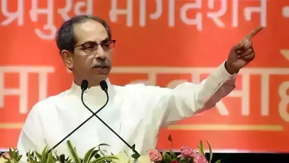 उद्धव ठाकरे का शिंदे पर तीखा तंज - दिल्ली में जेठजी के आगे पूंछ हिलाने का बयान