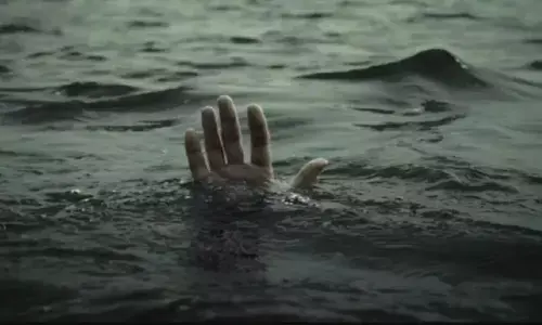 पानी में डूबने से तीन मौतें... फूल तोड़ते वक्त तालाब में गिरी महिला, कुएं में मिले दो लोगों के शव पानी में डूबने से तीन मौतें... फूल तोड़ते वक्त तालाब में गिरी महिला, कुएं में मिले दो लोगों के शव