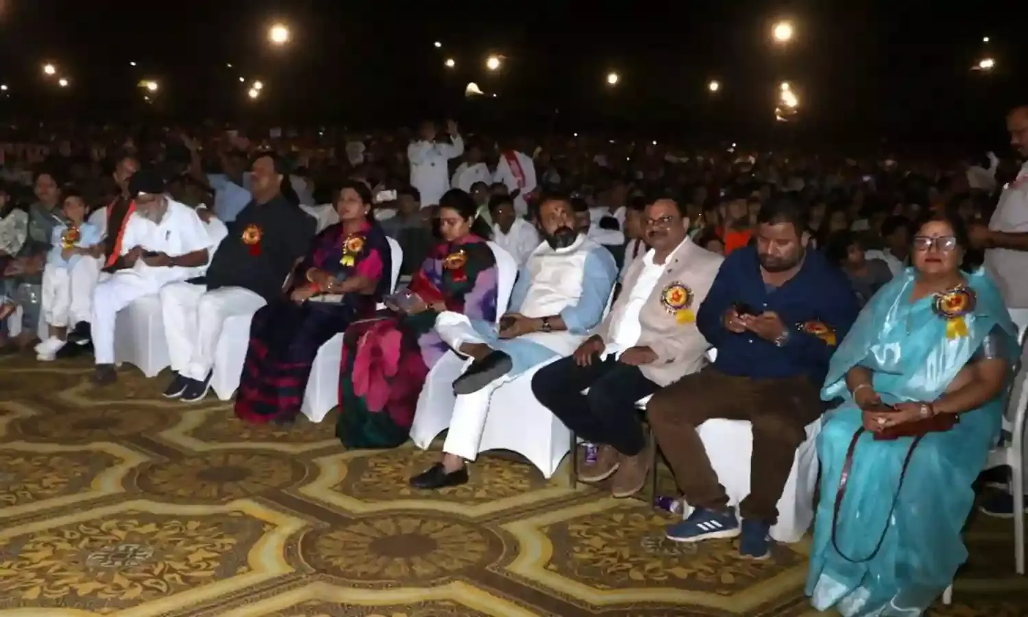 दशहरा उत्सव में अधिकारियों की गैर मौजूदगी पर सांसद-विधायक नाराज, बोले-सीएम से होगी शिकायत