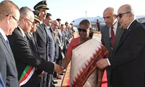 तीन देशों की यात्रा के पहले चरण में अल्जीरिया पहुंची राष्ट्रपति द्रौपदी मुर्मू का भव्य स्वागत