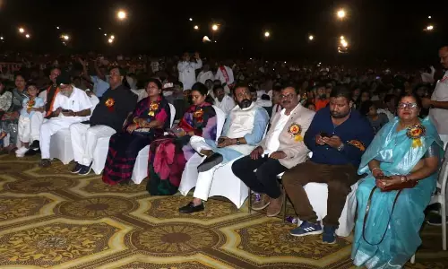 दशहरा उत्सव में अधिकारियों की गैर मौजूदगी पर सांसद-विधायक नाराज, बोले-सीएम से होगी शिकायत