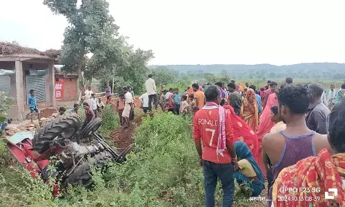 ट्रैक्टर-ट्रॉली पलटने से ड्राइवर की मौत