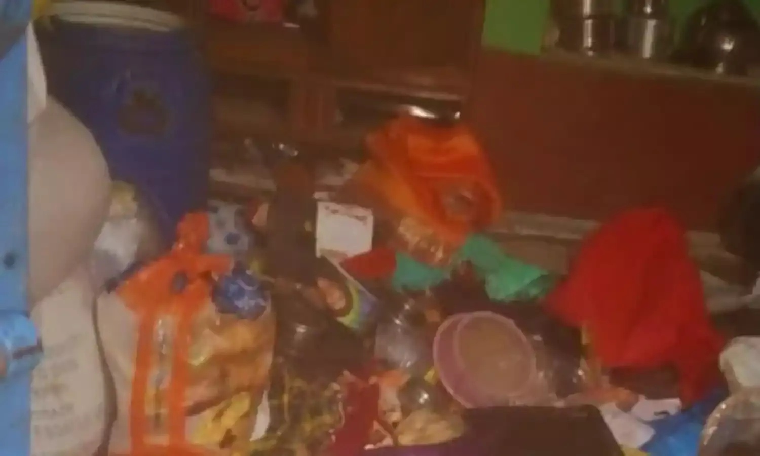 चोरों ने उड़ाई नींद, तीन घरों के टूटे ताले, सोने-चांदी के जेवरात नगदी तथा मोटरसाइकिल चोरी हो जाने की घटनायें आईं सामने