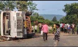 Panna News- अंधे मोड में बाइक और ट्रक की भिडंत, बाइक चालक की युवक की मौत