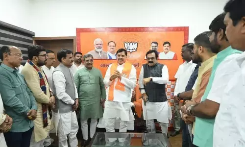 सांसद के नेतृत्व में सीएम सहित प्रभारी मंत्री से मिले भाजपा पार्षद और पदाधिकारी, महापौर ने चुंगीक्षति पूर्ति की राशि बढ़ाने सौंपा ज्ञापन