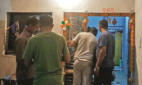 प्रेमिका को पाने के जुनून में पति को मौत के घाट उतारा, आरोपी की तलाश जारी प्रेमिका को पाने के जुनून में पति को मौत के घाट उतारा, आरोपी की तलाश जारी