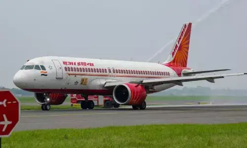 मिली बम से उड़ाने की धमकी, सुरक्षा एजेंसियों के अलर्ट के बाद कराई इमरजेंसी लैंडिंग मिली बम से उड़ाने की धमकी, सुरक्षा एजेंसियों के अलर्ट के बाद कराई इमरजेंसी लैंडिंग