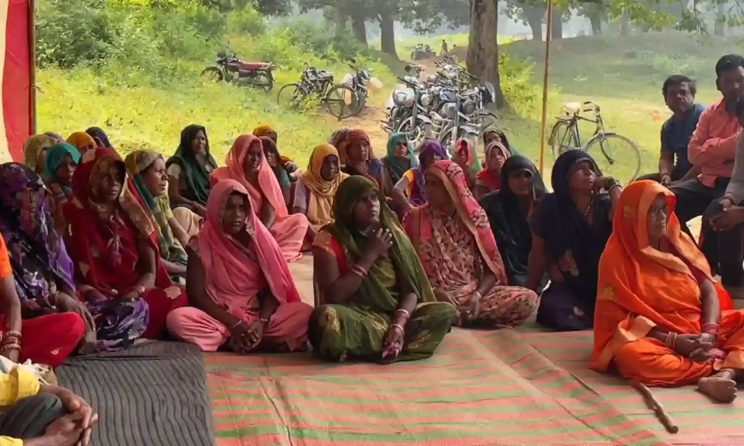 प्रबंधन से चर्चा विफल, किसानों का आमरण अनशन जारी