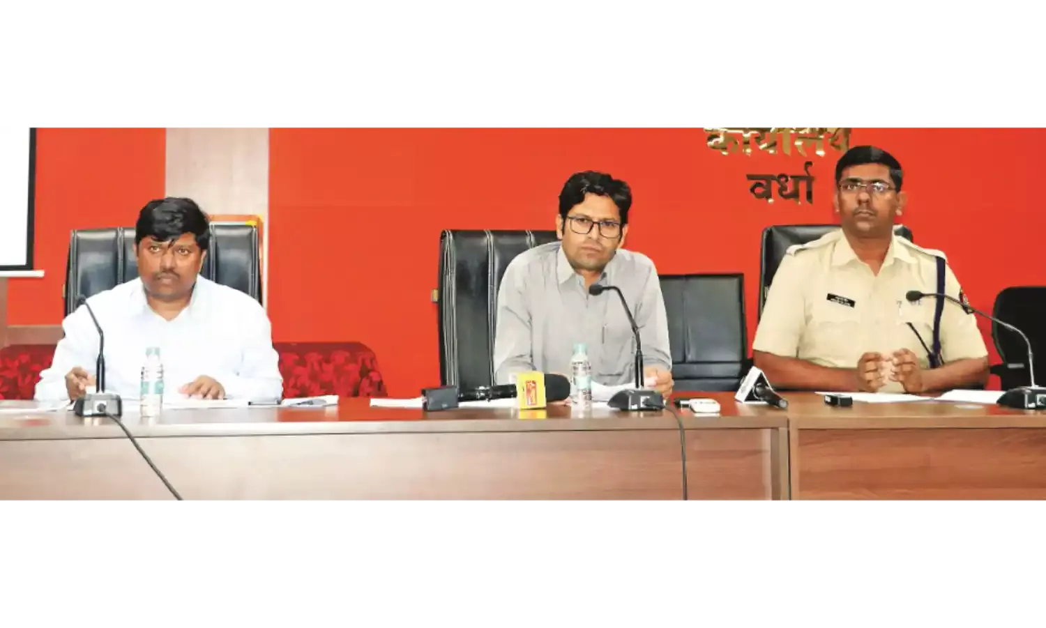 48 घंटे के भीतर हटाए जाएंगे पोस्टर्स और होर्डिंग्स, जिलाधिकारी नेे दी जानकारी