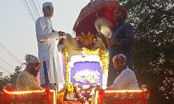 Panna News- प्राचीन खेजडा मंदिर से दिव्य रथ में निकली श्री जी की भव्य सवारी