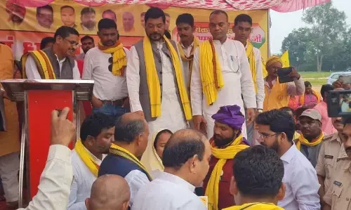 सीएस को नहीं हटाया तो सीएम हाउस का घेराव सीएस को नहीं हटाया तो सीएम हाउस का घेराव